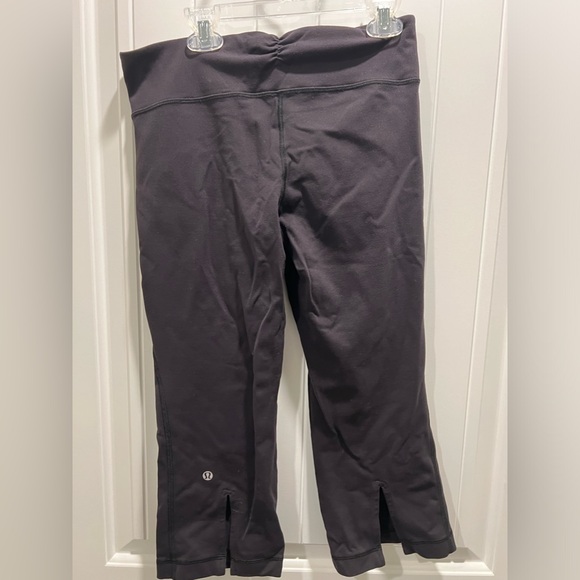 Lululemon black size 6 wide cropped leggings - Picture 2 of 3